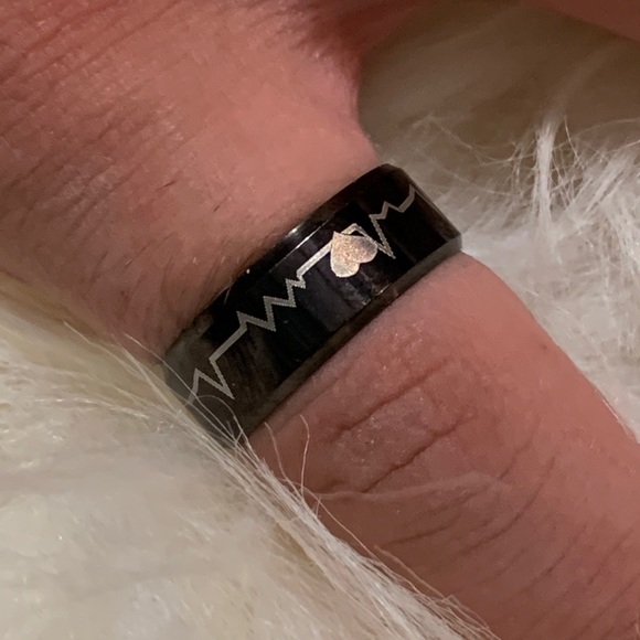 🎉3/$45🎉Heartbeat line ring size 8 - Picture 6 of 6